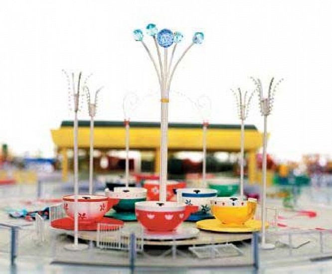 Dino Bruzzone, Tazas 1
2001, C-print